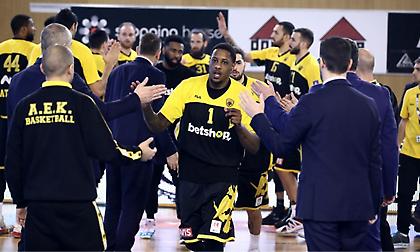Πετρίδης: «Το μυαλό των παικτών της ΑΕΚ είναι στα σημαντικά ματς με τη Βόννη»