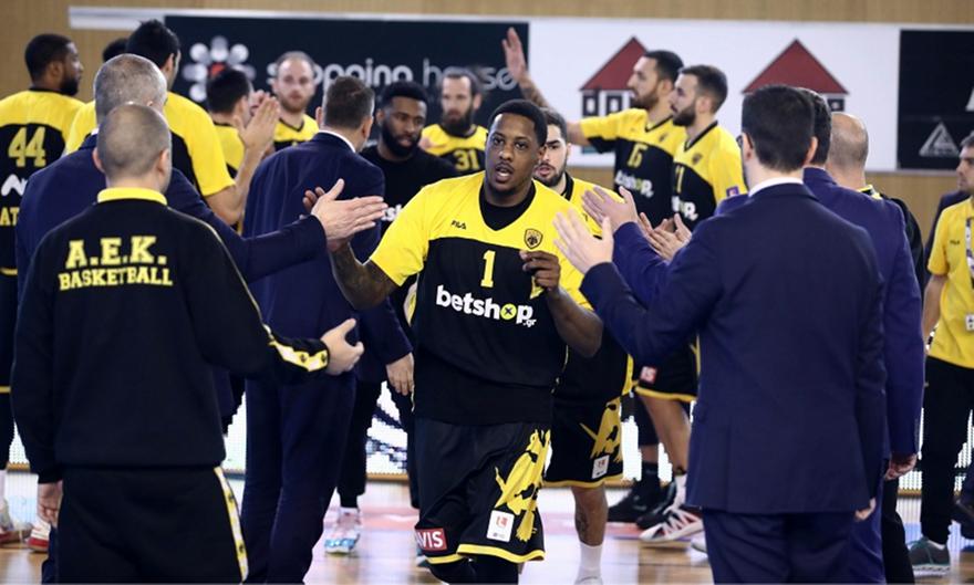 Πετρίδης: «Το μυαλό των παικτών της ΑΕΚ είναι στα σημαντικά ματς με τη Βόννη»