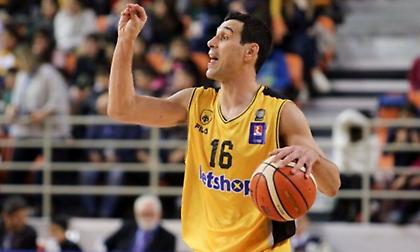 Μπήκαν Ζήσης, Γκίκας στην ΑΕΚ