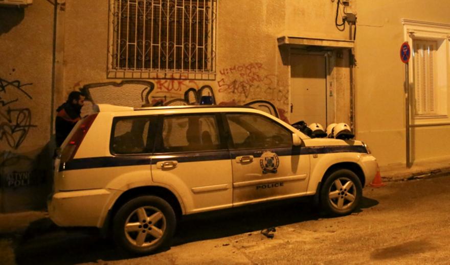 Εμπρηστική επίθεση σε είσοδο πολυκατοικίας στο Χαλάνδρι