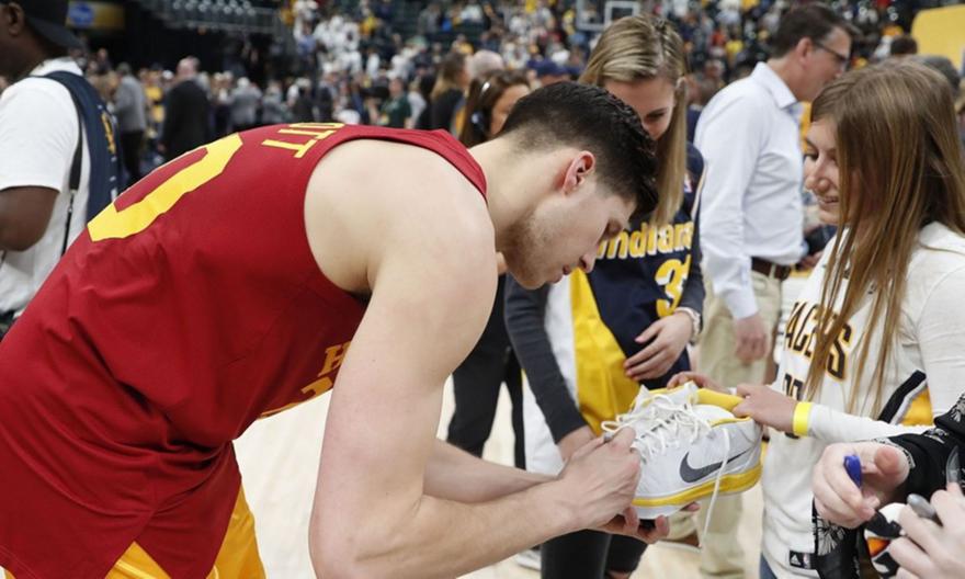 Το ΝΒΑ για τον κορωνοϊό: «Αποφύγετε high-five, χειραψίες και αυτόγραφα με τους φιλάθλους»