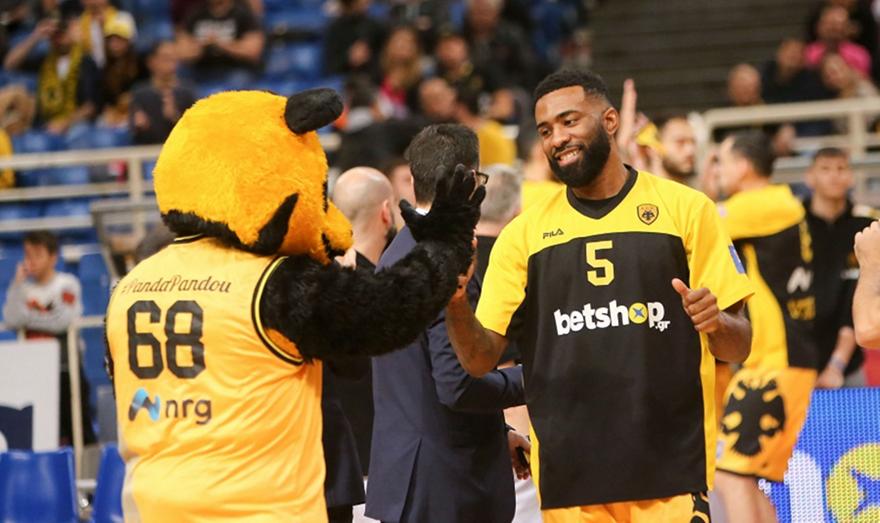 Ο Λάνγκφορντ διδάσκει την αγαπημένη του κίνηση (video)