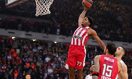 Σακ... attack από τον Ολυμπιακό και «κόκκινο» το ντέρμπι στο ΣΕΦ!