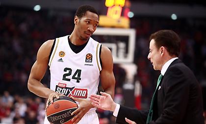 Τζόνσον: «Έβαλε αρκετά δύσκολα σουτ ο Ολυμπιακός»