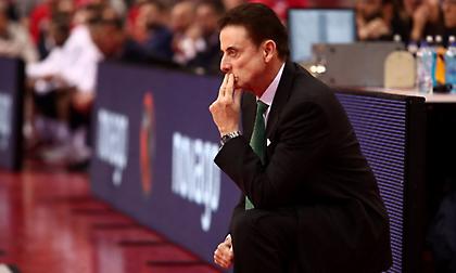 Λεκτικές απειλές και κατά του Πιτίνο στο ΣΕΦ! (video)