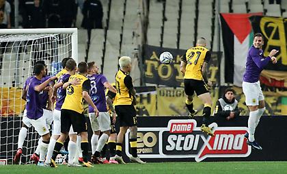 Προβάδισμα ξανά με κεφαλιά Βράνιες για ΑΕΚ