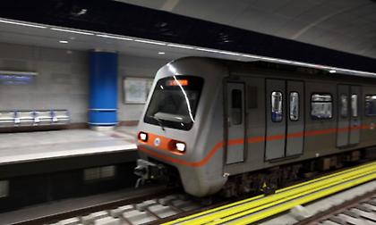 Κουκουλοφόροι έγραψαν συνθήματα και έβαψαν αγάλματα στον σταθμό του μετρό Ακρόπολης