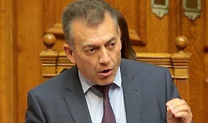 Έφοδος Ρουβίκωνα στο γραφείο του Γιάννη Βρούτση