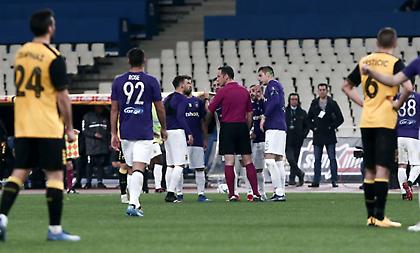 «Μη διαπιστευμένος της ΑΕΚ έπιασε τον επόπτη από τα γεννητικά όργανα»