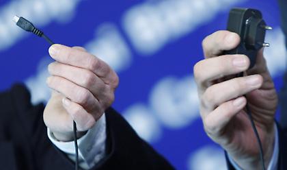 Charger… Wars: Προς ενιαίο φορτιστή για όλα τα κινητά; Ποιος κολοσσός αντιδρά