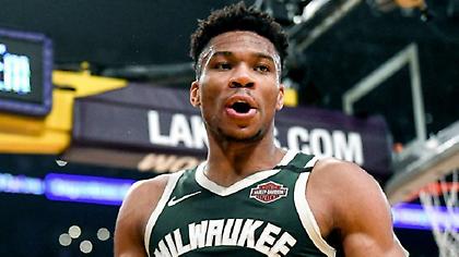 Η… μοναχική εμφάνιση του Γιάννη στο Λος Άντζελες (video)