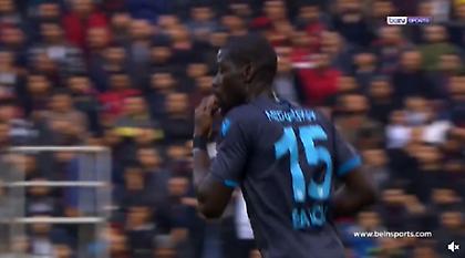 Παίκτης της Τράμπζονσπορ... έφαγε το χαρτάκι του προπονητή με τις οδηγίες (video)