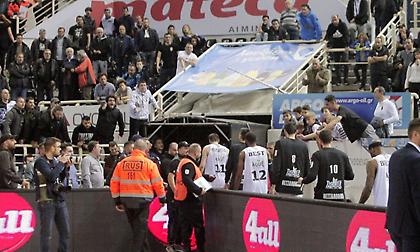 Ξέσπασαν οι οπαδοί κατά των παικτών: «Στον ΠΑΟΚ παίζετε, άντε γ@@@ μ@@@» (video)