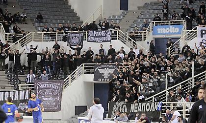 Θύρα 4: «Βρείτε τρόπο να σωθεί η ομάδα, αλλιώς βρείτε τρύπα να κρυφτείτε»