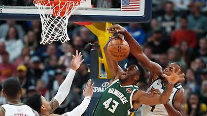 Πάλεψαν, αλλά λύγισαν τα «δεύτερα» των Μπακς στο Ντένβερ (video)