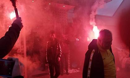 Αποθεώθηκε η αποστολή της ΑΕΚ στη Βόννη (pics)