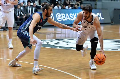 «Σκούπισε» και πέρασε στα προημιτελικά η Τουρκ Τέλεκομ