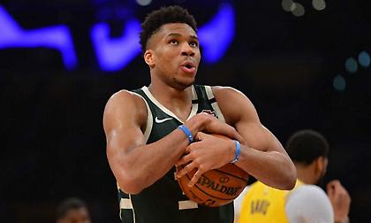 Σκοτώνει την ώρα του με σκάκι ο Γιάννης (pic)