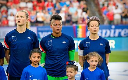 Οι Αμερικανίδες γύρισαν ανάποδα τις μπλούζες και όχι τις πλάτες τους στον σεξισμό