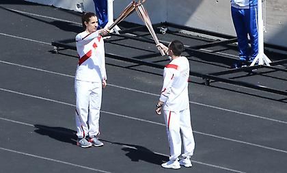 Με Πετρούνια-Στεφανίδη η τελετή παράδοσης της Ολυμπιακής φλόγας (pics)