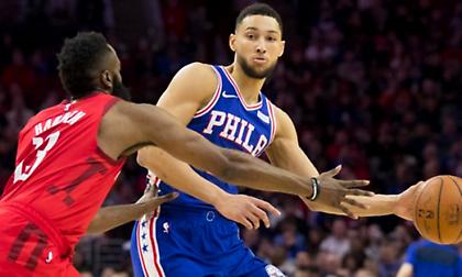 Σίμονς: «Μπορεί να παίξει άμυνα ο Χάρντεν, δεν φαντάζεστε πόσο σκληρός είναι» (video)