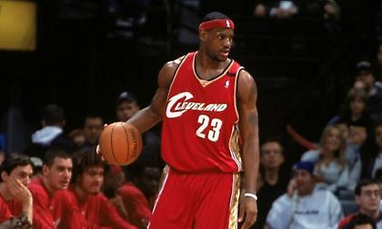 ΡΕΤΡΟ: Όταν ο ΛεΜπρόν έγινε ο νεότερος παίκτης με “50άρα”! (video)