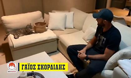 Το «Μένουμε Σπίτι» από τον Σκορδίλη και την... γάτα του (video)