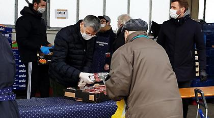 Μοίρασαν τρόφιμα σε άπορους μέλη της ομάδας μπάσκετ της Μπάγερν