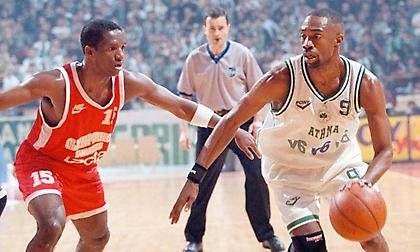 Όταν ο Ολυμπιακός «άλωσε» το ΟΑΚΑ στον δρόμο για το Triple Crown (video)