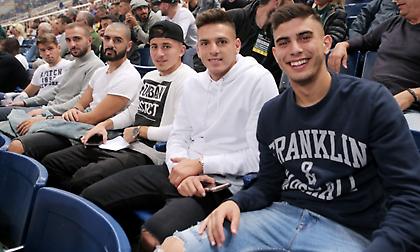 Η έκπληξη γενεθλίων στον Μπουζούκη ελέω… κορωνοϊού (pic)