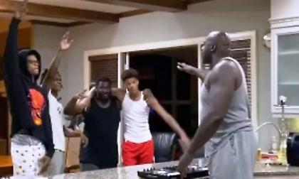 Ντι τζέι ο Σακ, χορεύουν οι γιοι του! (Video)