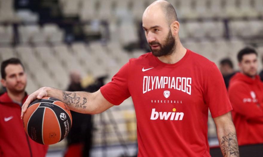 Ο Σπανούλης ζωγραφίζει με τα παιδιά του (video)