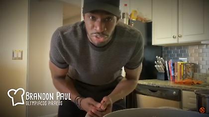 Μοιράστηκε συνταγή για μακαρόνια… βίδες ο Μπράντον Πολ (video)