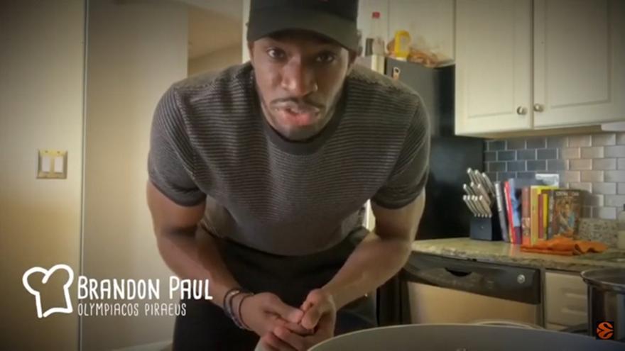 Μοιράστηκε συνταγή για μακαρόνια… βίδες ο Μπράντον Πολ (video)