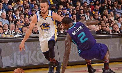 Δέκα λεπτά με ντρίμπλες Κάρι! (video)