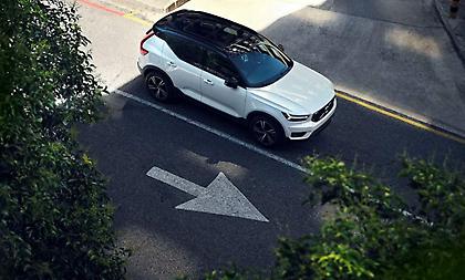 Η Volvo βάζει το χαρισματικό XC40 στην... πρίζα