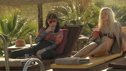 Locked Up: Η Μακαρένα και η Θουλέμα ενώνουν τις δυνάμεις τους! (vids)