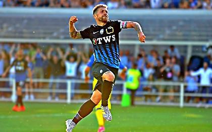 Χόρεψε μαζί με τον Πάπου