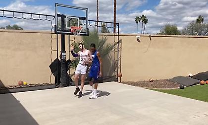 Το γνωστό δίδυμο ξαναχτύπησε και μιμείται Λεμπρόν εναντίον Μπέβερλι! (video)