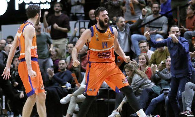 Ευρωλίγκα: Το τρίποντο των “ψηλών” αλλάζει το παιχνίδι του μπάσκετ (videos)