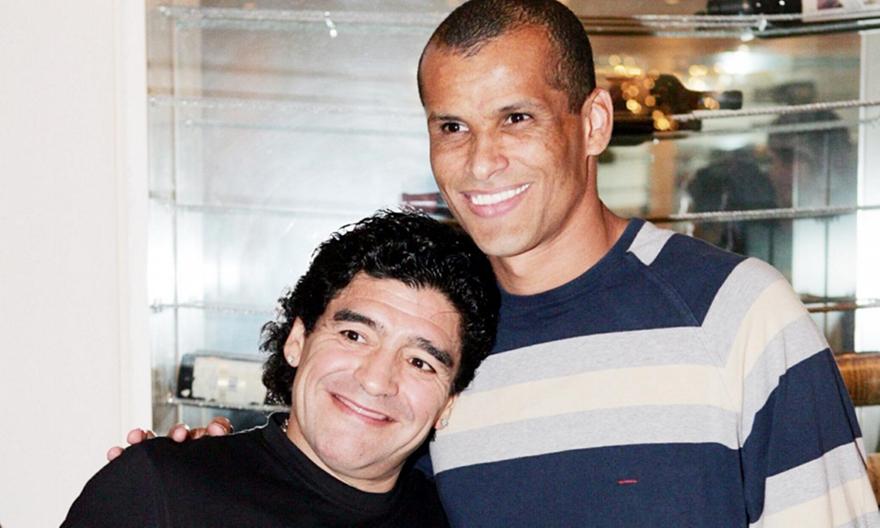 Ευχές Μαραντόνα στον Ριβάλντο με «ερυθρόλευκο» χρώμα