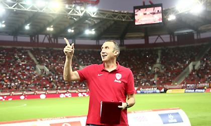 Γράφει βιβλίο και ετοιμάζει on-line μαθήματα προπονητικής ο Μπλατ