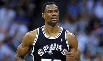 NBA: Όταν ο συγκλονιστικός Ντέιβιντ Ρόμπινσον «έγραψε» ιστορία με 71 πόντους! (video)