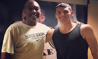 Απολύθηκε ο μέντορας του Μήτογλου στο κολέγιο