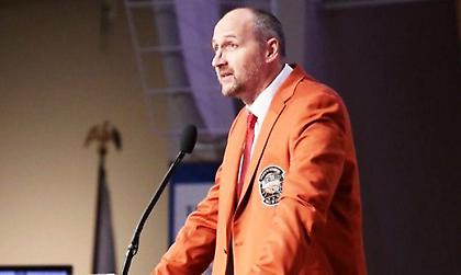 Ντίνο Ράτζα: Δείτε με ποιας ομάδας μπλούζα γιόρτασε τα γενέθλιά του! (photo)