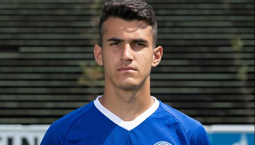 «Χτυπάει» τον μικρό αδερφό γιατί στοχεύει στον μεγάλο!