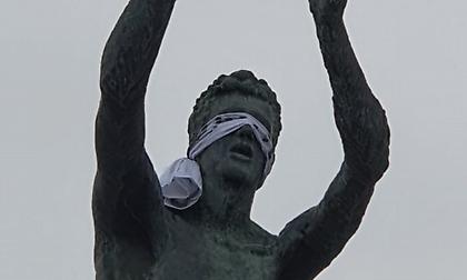 Έδεσαν τα μάτια στο άγαλμα του Ντράζεν οι οπαδοί της Τσιμπόνα (pics)