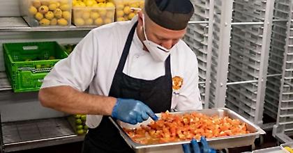 Η Γιουνάιτεντ προσφέρει 60 χιλ. γεύματα στους ανθρώπους του συστήματος υγείας