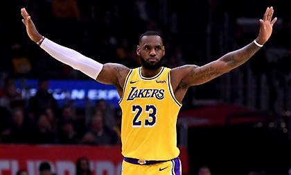 Λε Μπρον: «Κανείς δεν πρέπει να ακυρώσει τίποτα»