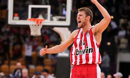 «Θέλει να κρατήσει τον Βεζένκοφ ο Ολυμπιακός»